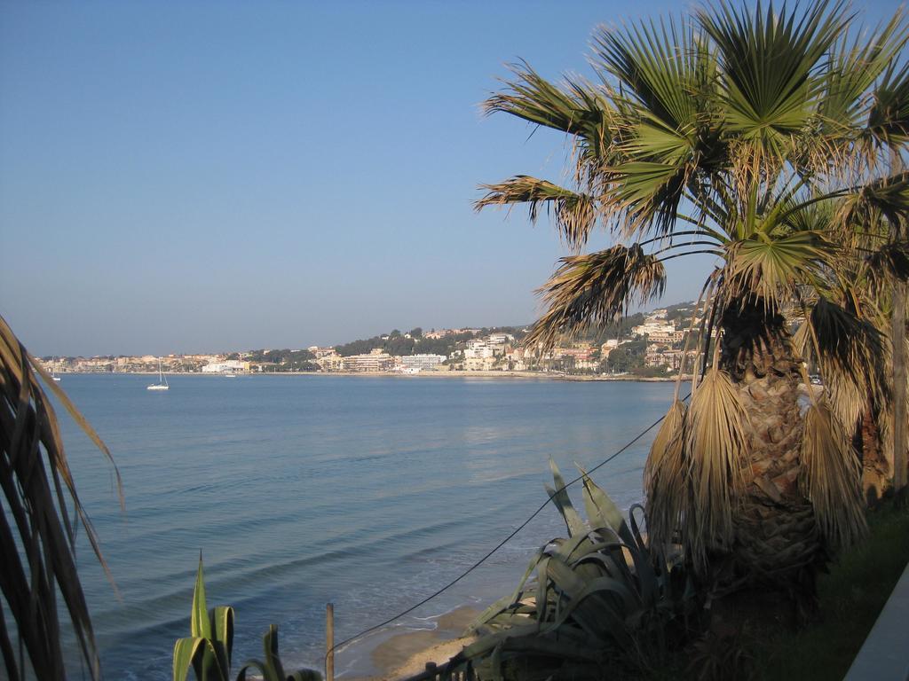 50M Plage T2 Grande Terrasse Vue Mer Climatise Piscine Chauffee, Parking Clos Gratuit Sanary-sur-Mer Ngoại thất bức ảnh